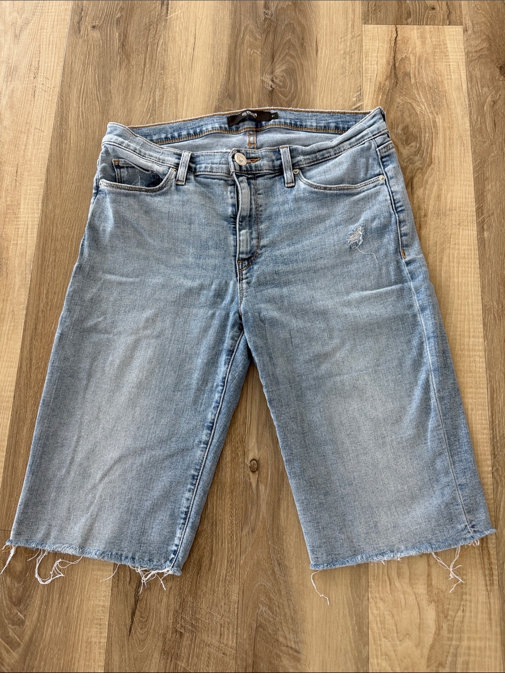HUDSON Light Blue Denim Amelia Short Women jeans SZ 31 Style